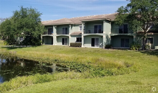 Building Photo - 280 Crestwood Cir Unit 204 PLUS GARAGE Rental