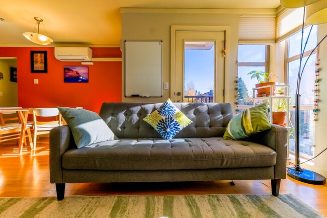 Sun lit living room - 1310 N Lucas Pl Unit 402