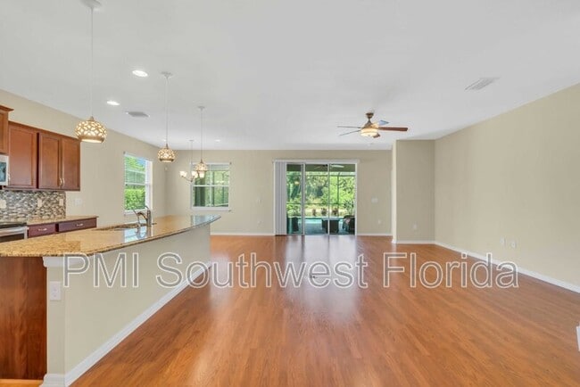 Photo - 2844 Esmeralda Dr