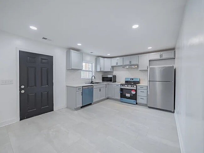 Photo - 825 Market St