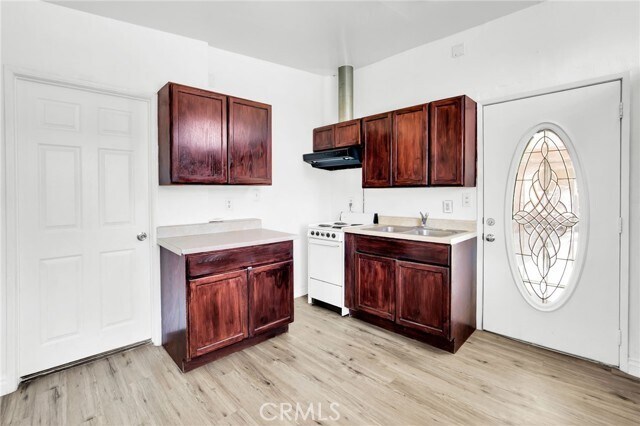 909 Galemont Ave 1  