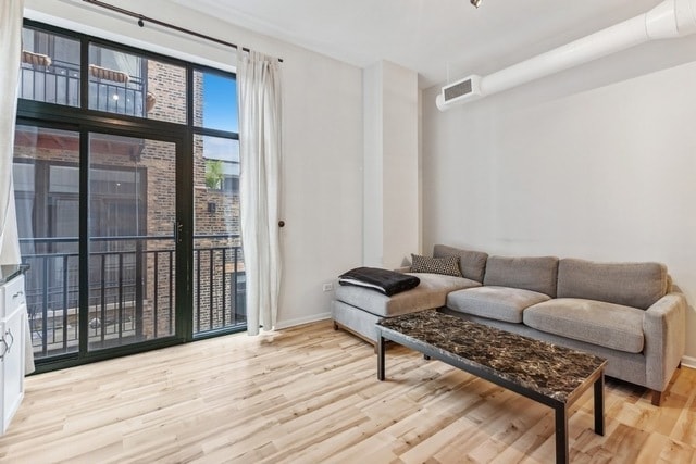 Building Photo - 400 W Ontario St Unit 608