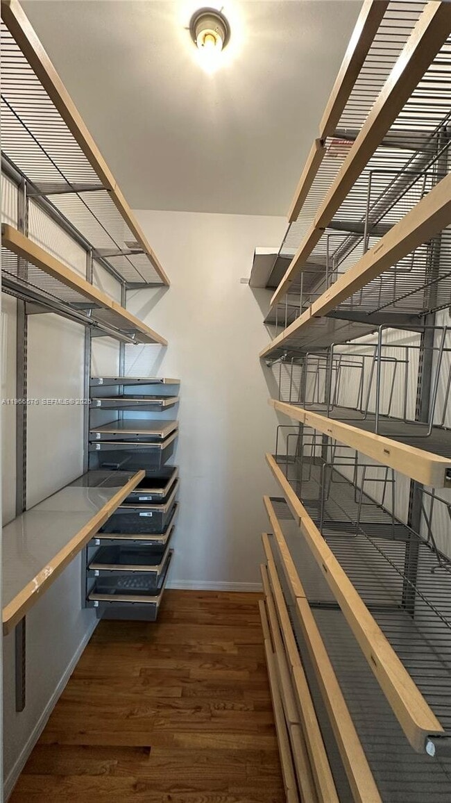 Photo - 3063 Center St