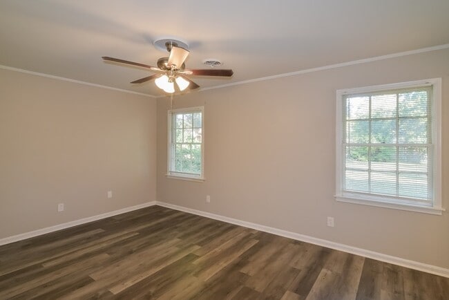 Photo - 553 E Moye Dr