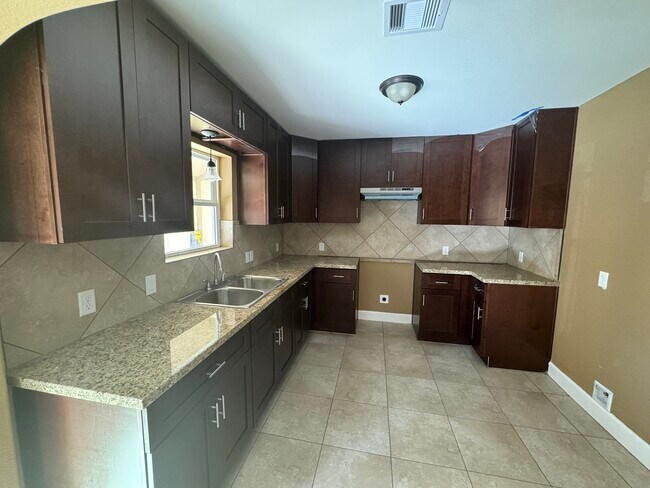 Photo - 702 Majorca Dr