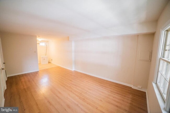 Building Photo - 2300 Naudain St