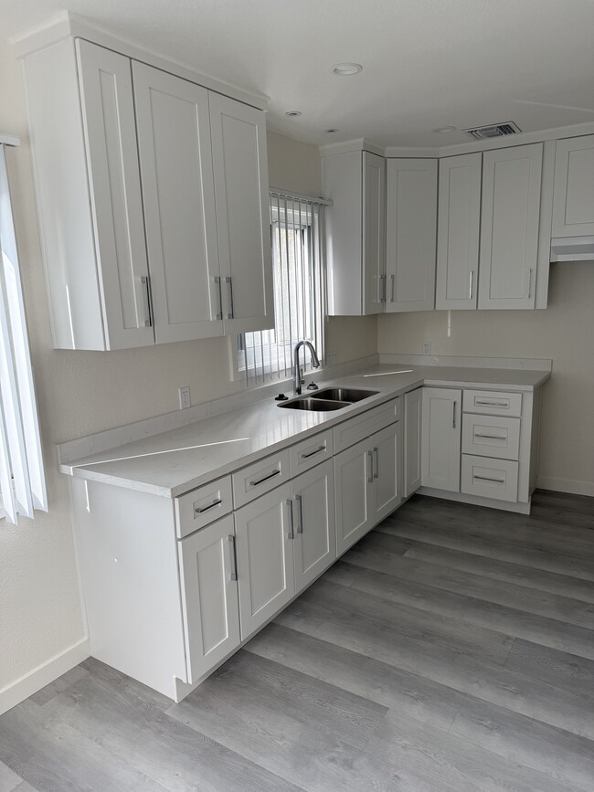 Building Photo - 622 Myrtle Ave Rental