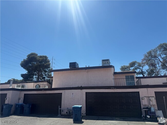 Building Photo - 4378 Caliente St Rental