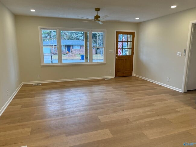 Photo - 1002 Parcus Rd SE