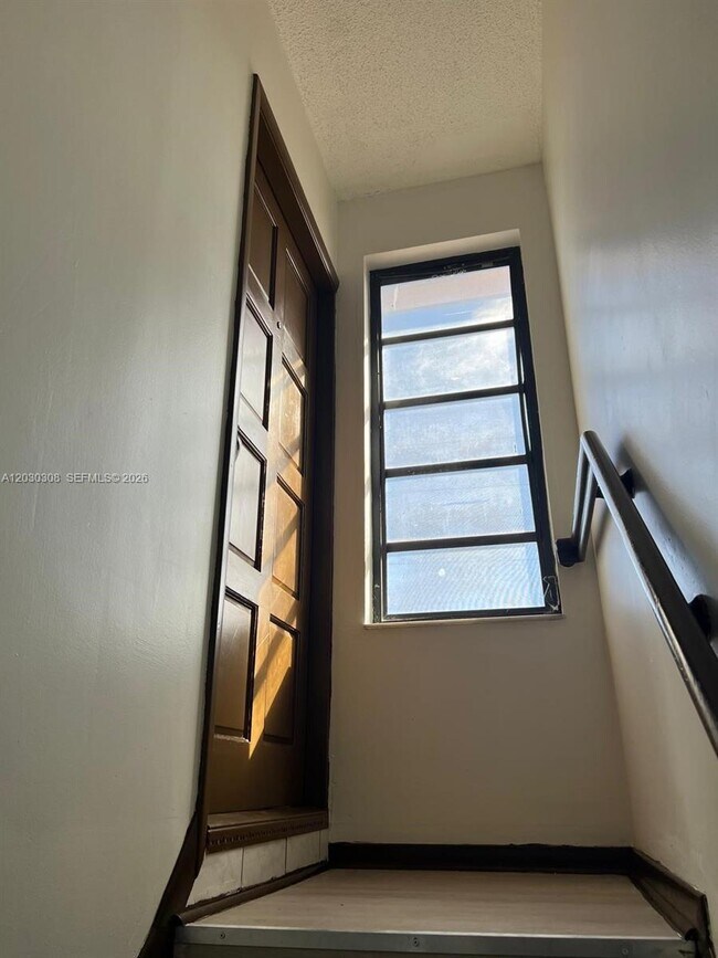 Photo - 321 SW 71st Ave Unit 2