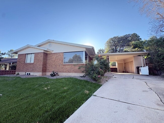Photo - 437 Circleway Dr