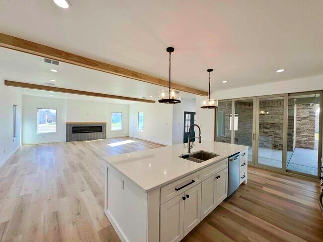 Photo - 4912 Jarvis St