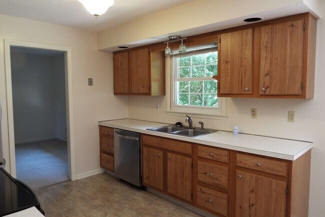 Photo - 28266 Lee Hwy