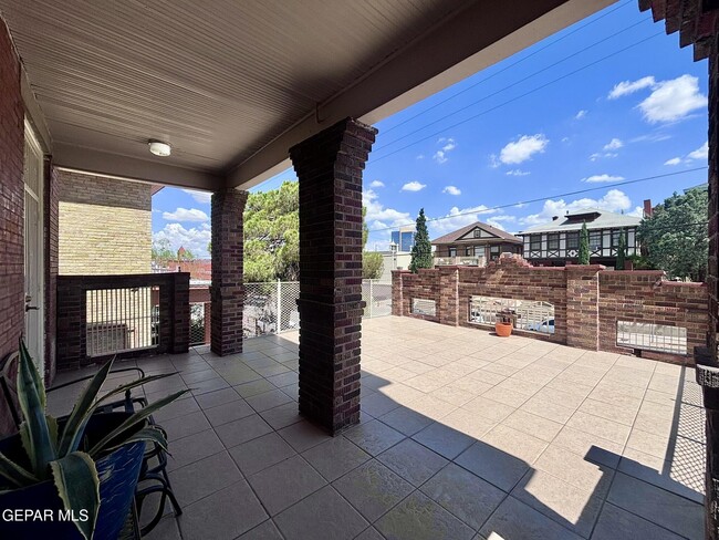 Photo - 215 W Rio Grande Ave