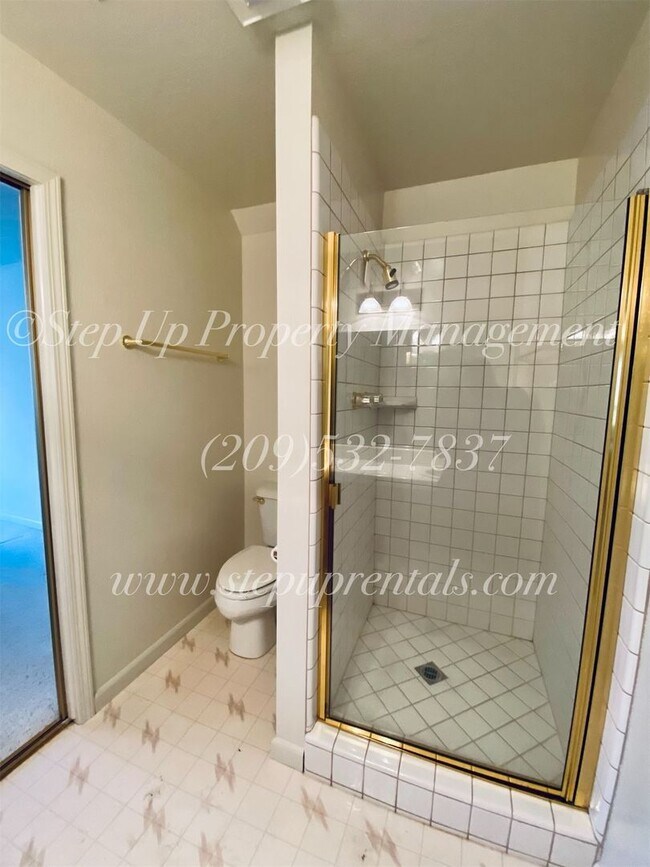 2 Bedroom 2 Full Bathroom Condo with Lake House Rental in