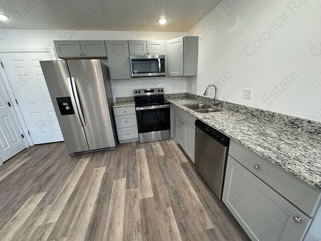 Photo - Modern 2 bedrooms 1 bathroom apartment for rent. Appliances, washer/dryer included, granite and c...