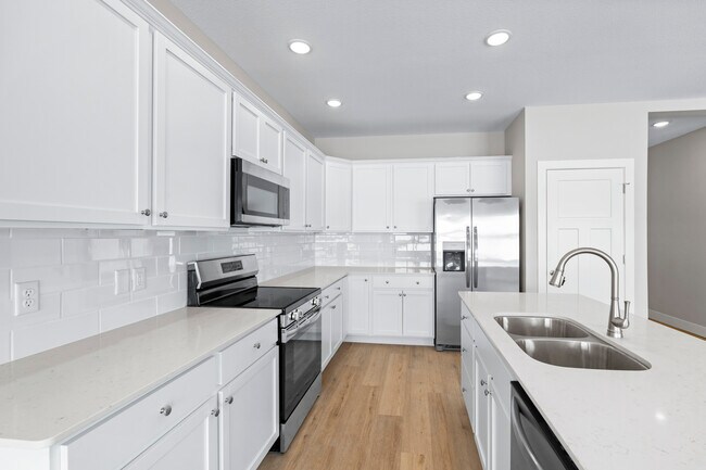 Kitchen with Tiled back slash and Stainless Steel Appliances