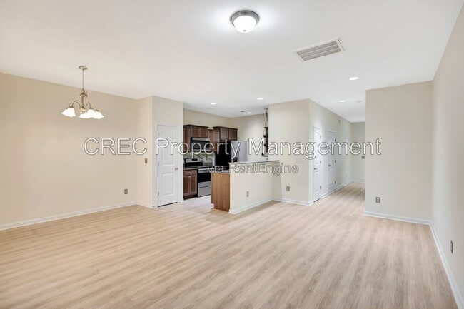 Photo - 140 Buchanan Cir