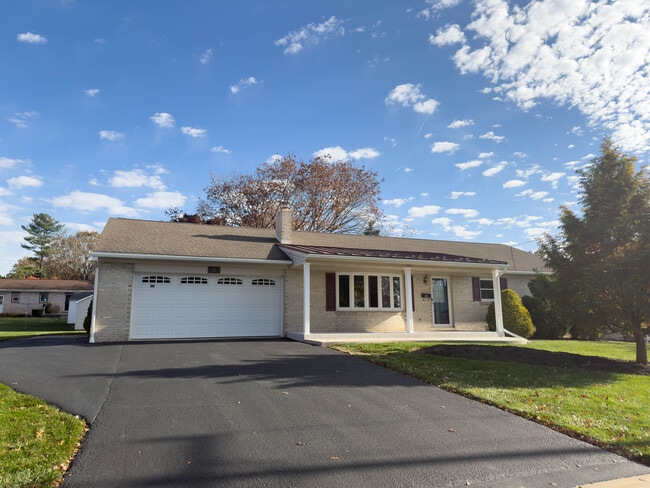 Building Photo - 837 Martin Ave