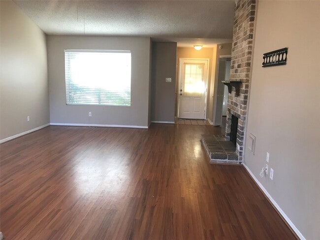 Photo - 2403 Chimneystone Cir