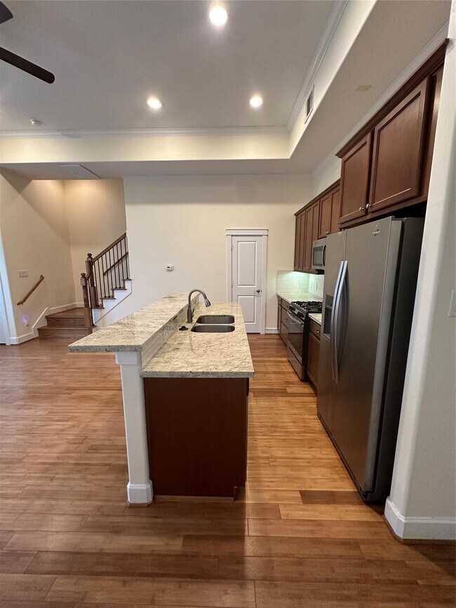 Photo - 902 W 20th St