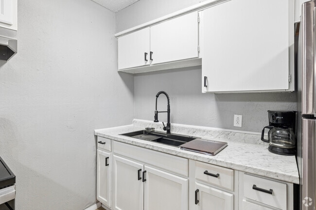 A 2BR, 1BA - 750SF - Kitchen