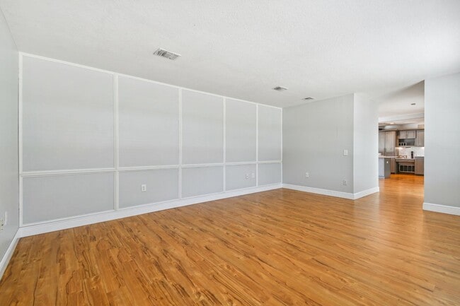 Photo - 1302 Brandonwood Dr