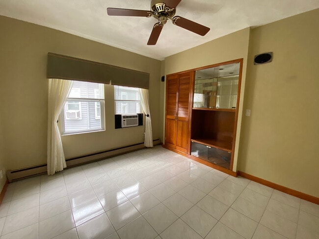 Photo - 146 W Adams St