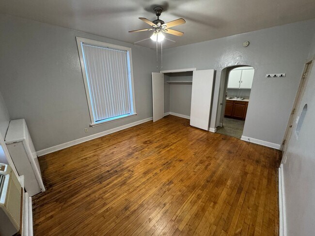 Photo - Large one room efficiency with large kitchen Unidad Apart #35