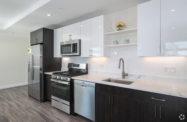 1BR, 1BA - 845SF - Kitchen