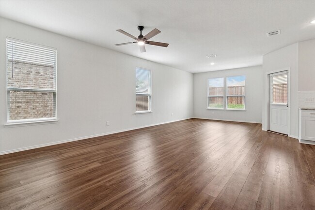 Photo - 2100 Hummingbird St