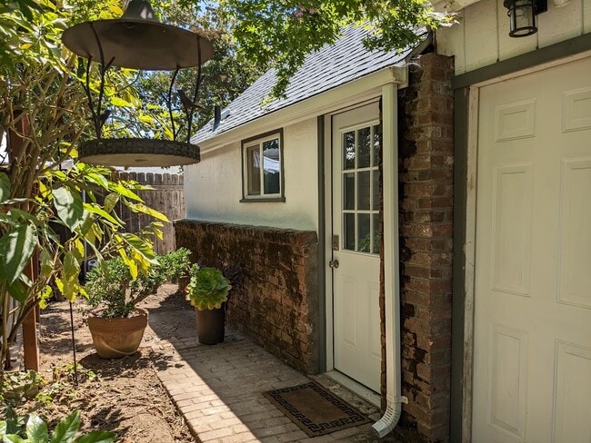 Photo - 5300 21st Ave Unidad Backyard Cottage