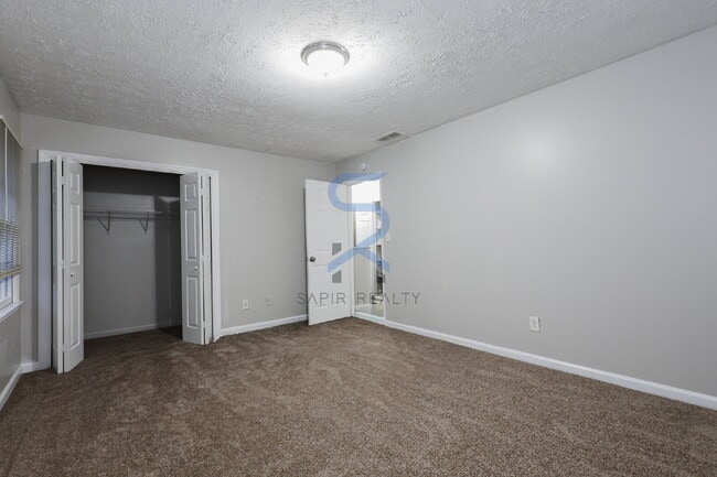 Photo - Move in before October 31st and choose you...