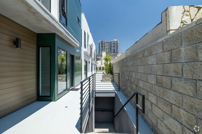 Photo - 373 W Doran St