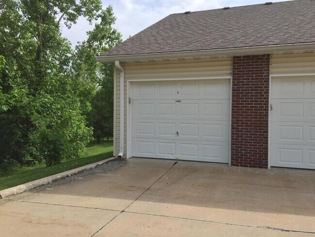 Building Photo - 1100 Kennesaw Ridge Rd Unit 1008