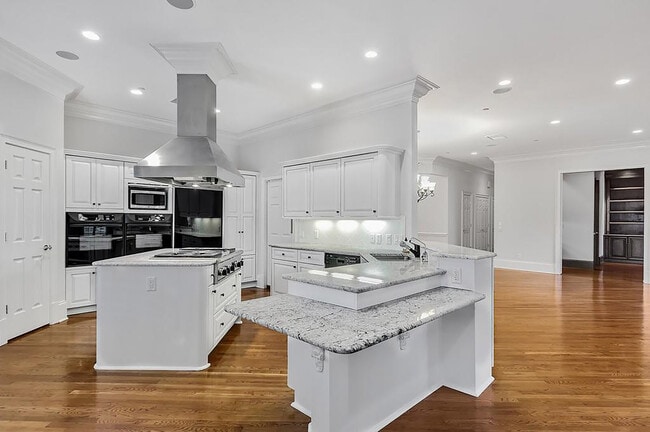 Photo - 3657 Peachtree Rd NE