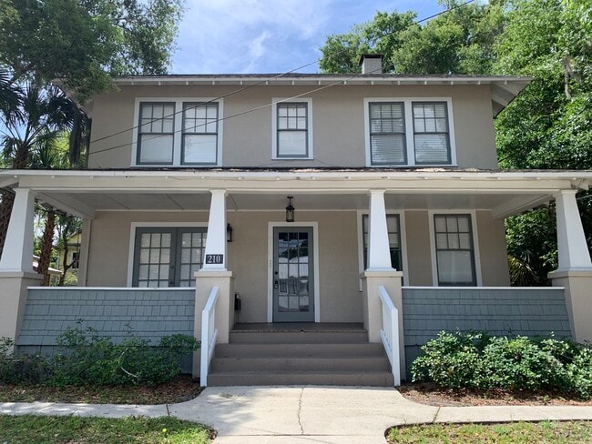 Building Photo - 210 W Wisconsin Ave Unit A Rental