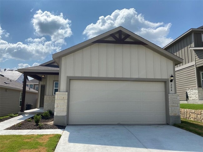 Photo - 204 Nettletree Dr