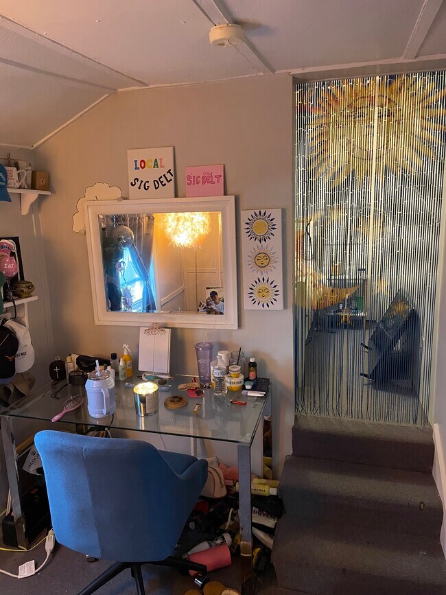 Photo - 168 W 8th St