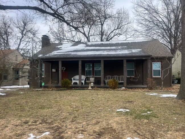 Building Photo - Beautifully renovated Midtown charmer