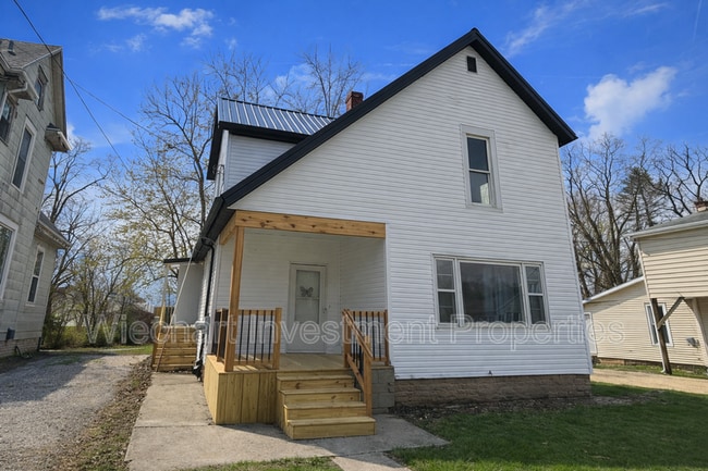 Building Photo - 931 1/2 W Wayne St