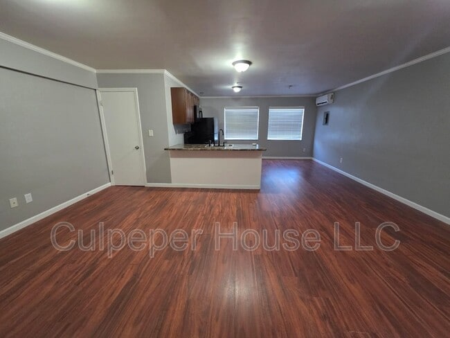 Building Photo - 2854 W Sylvania Ave Unit 8