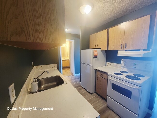 Photo - 10140-10156 156 St Unit 205