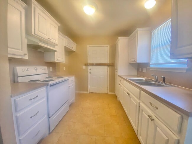 Photo - 802 Vanda Ave