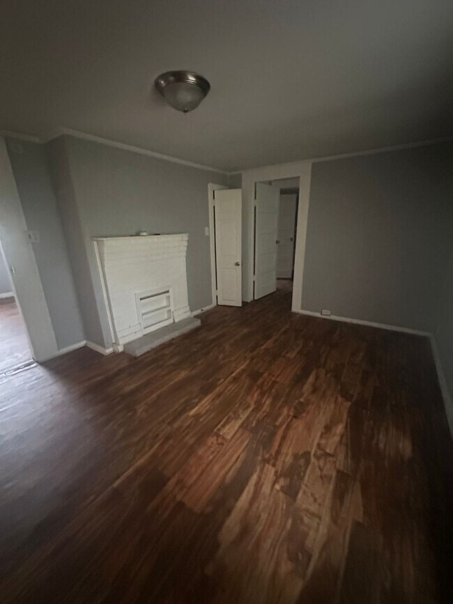 Photo - Charming 3 bedroom 1 bath with a huge workshop!