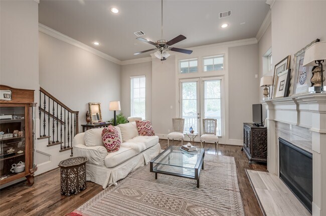 Photo - 266 E 28th St