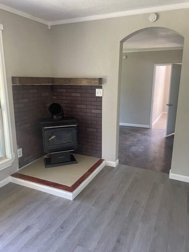 Photo - 4 Bedroom, 2 Bathroom Home w/ Bonus Room