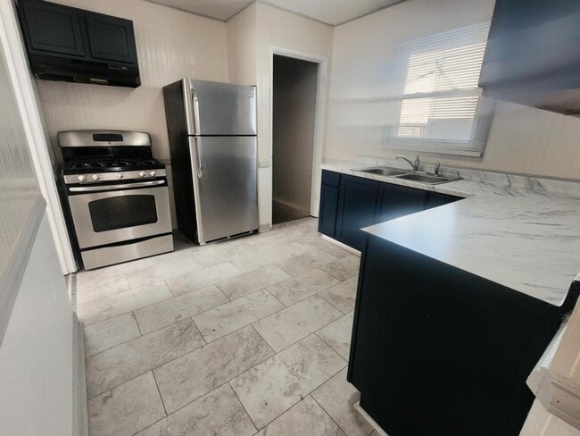 Photo - 2324 Buchanan St