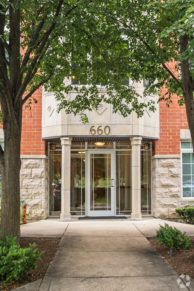 Building Photo - 660 McHenry Rd Unit #305 Rental