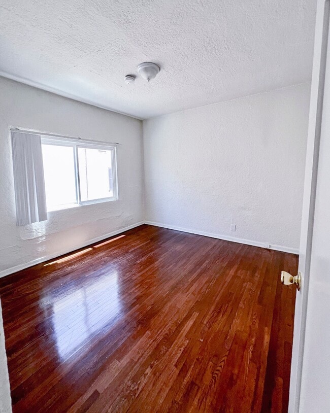 Photo - 350 N Orange Grove Ave